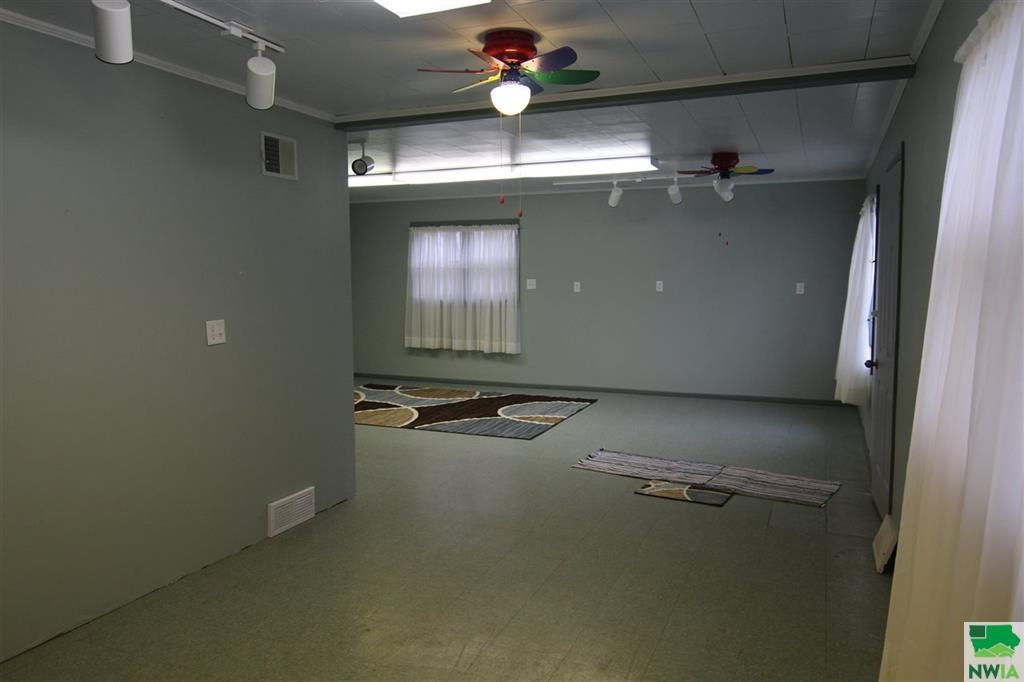 South Agora: South Agora, Marathon, IA 50565